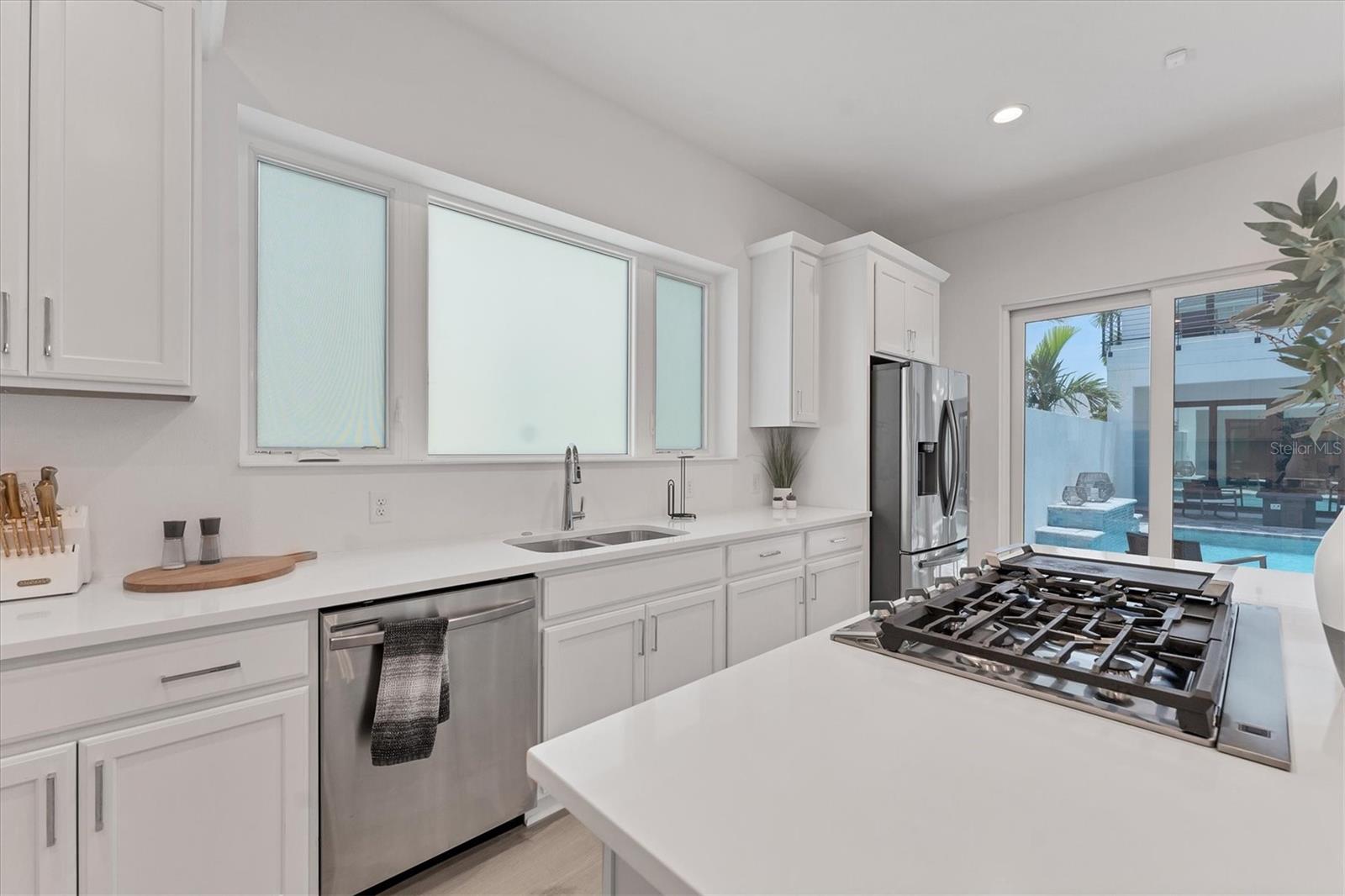 AQUA LAGOON - Residential Lease