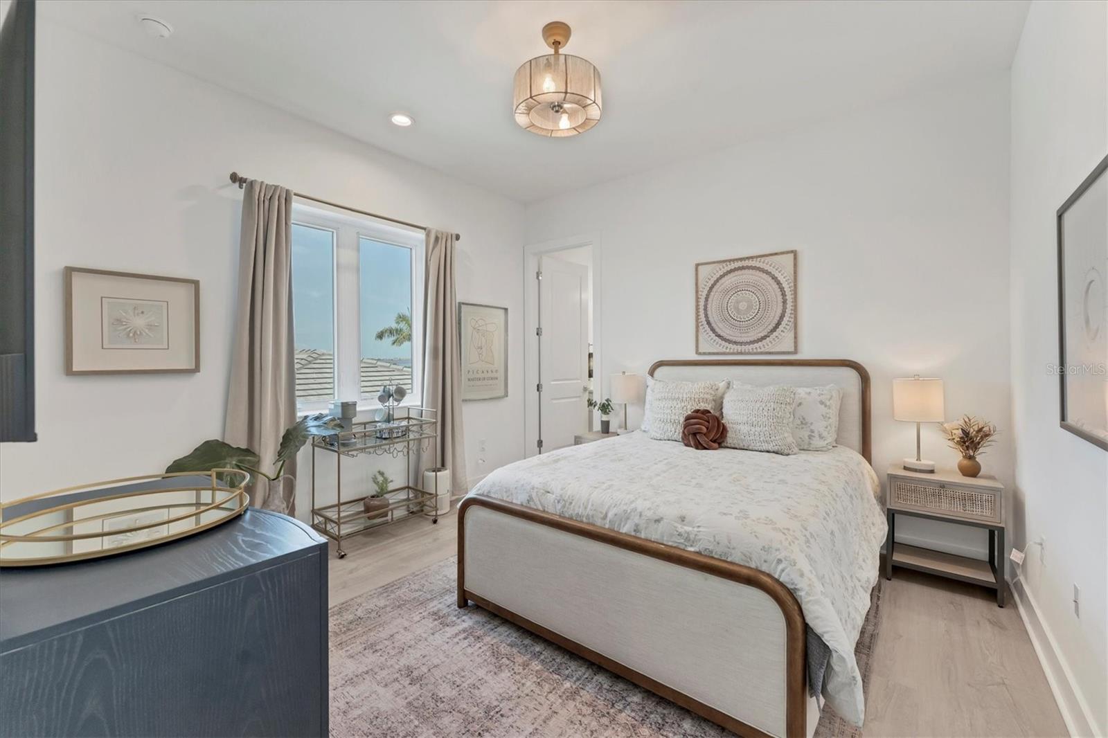 AQUA LAGOON - Residential Lease