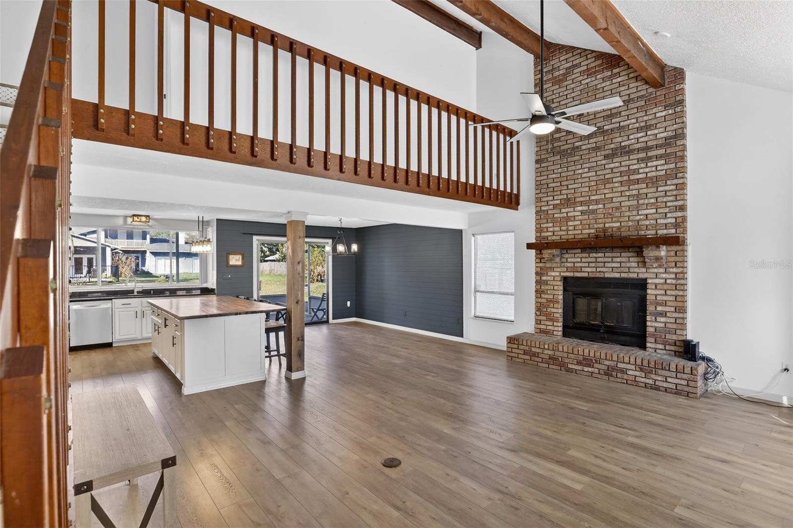 1595 SHADY OAK DRIVE