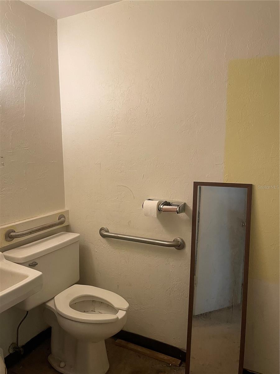 LUCILE COURT - Commercial Lease