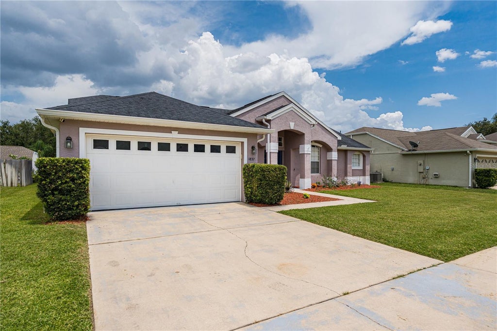 Photo of 1837 Florence Vista Boulevard, Orlando, FL 32818 (MLS # O6428861)
