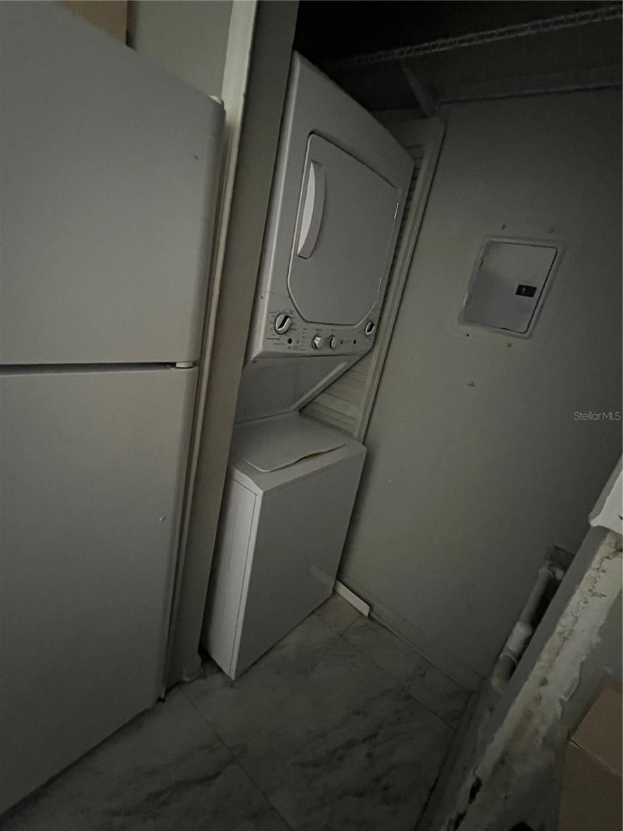 SUNSET LAKE - Residential