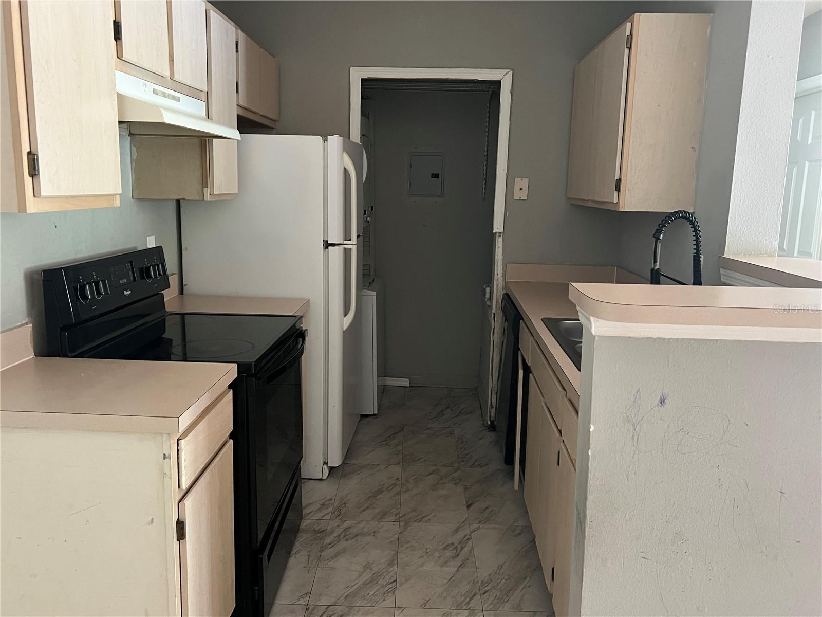 SUNSET LAKE - Residential