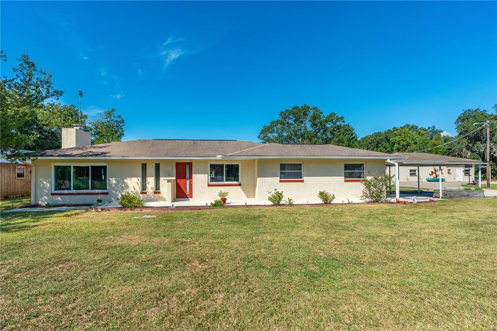 Photo of 870 County Road 65, Bunnell, FL 32110 (MLS # V4951633)