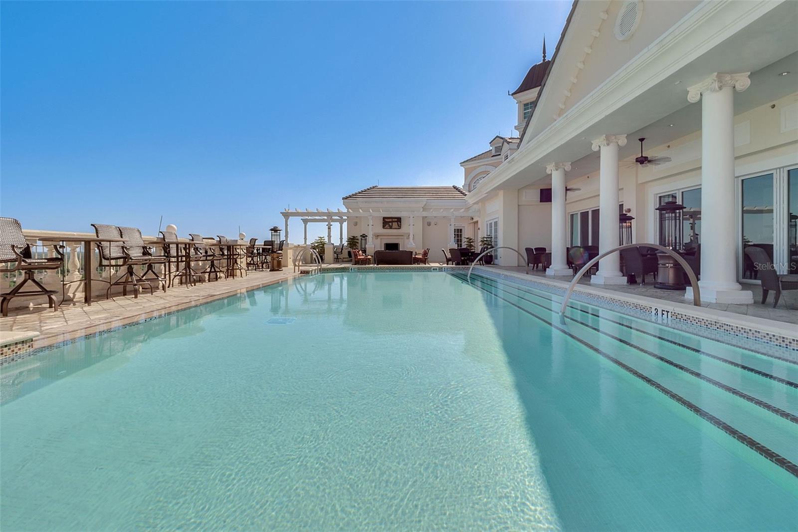 REUNION GRANDE CONDO - Residential