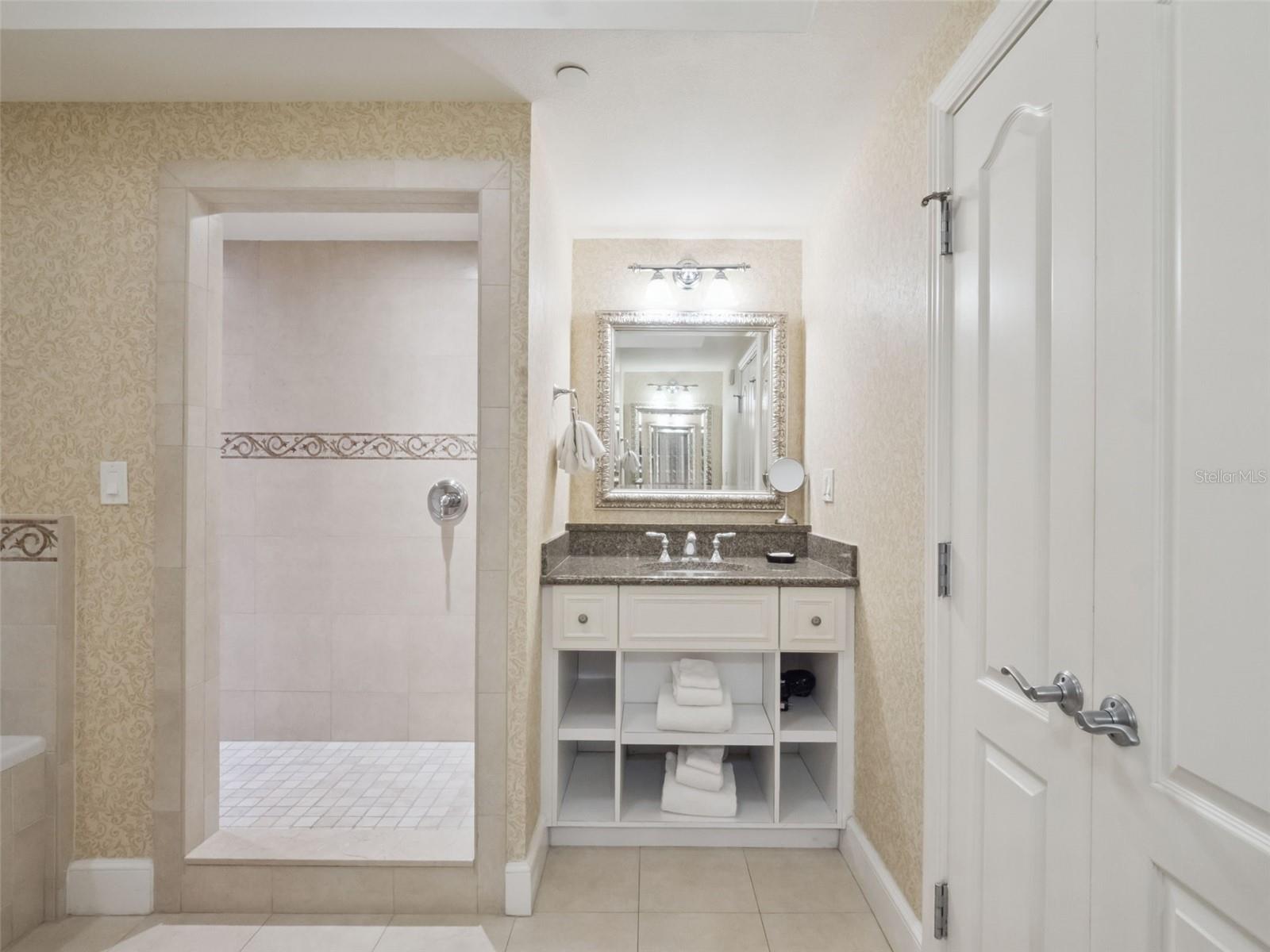 REUNION GRANDE CONDO - Residential