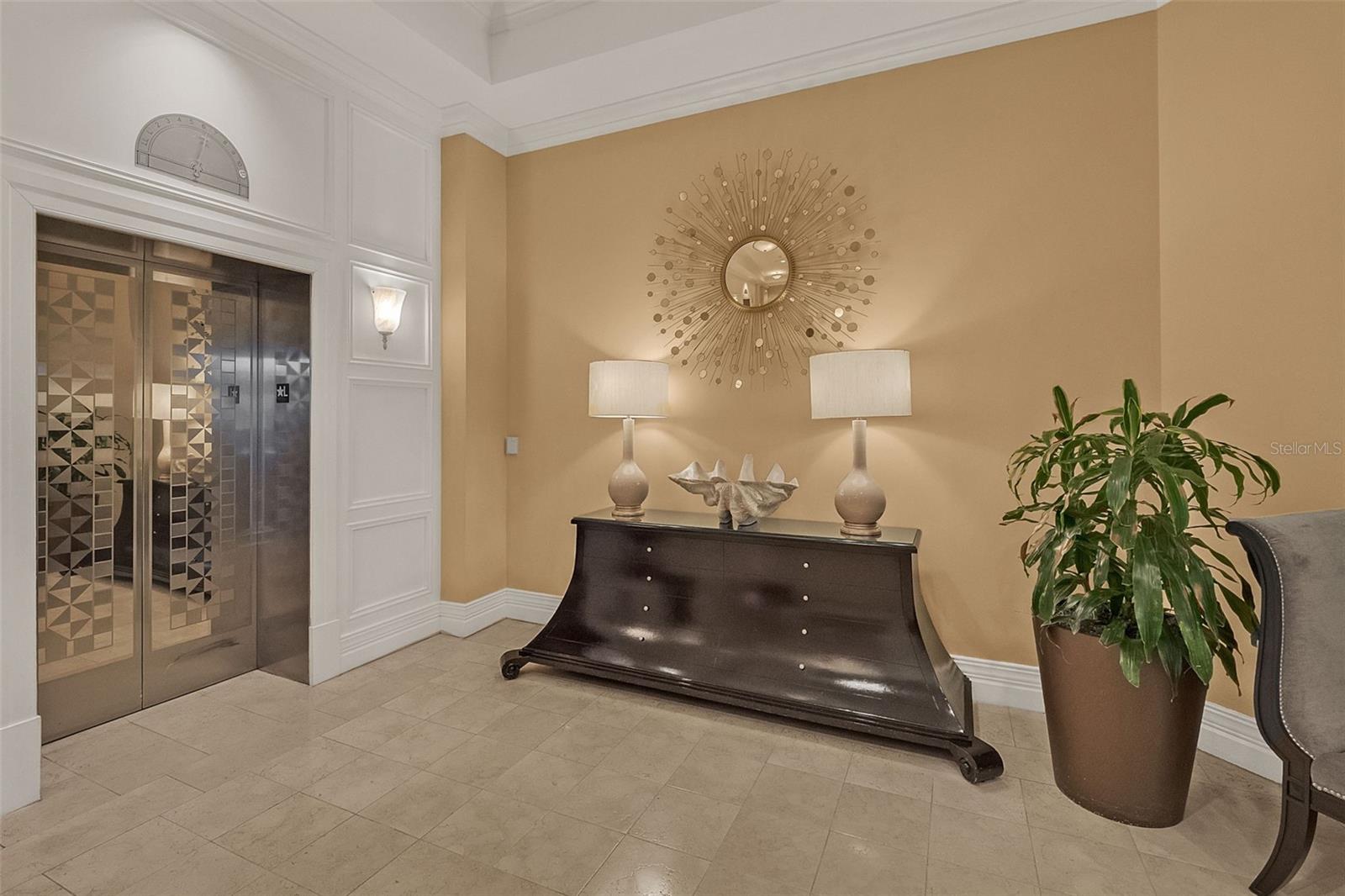 REUNION GRANDE CONDO - Residential