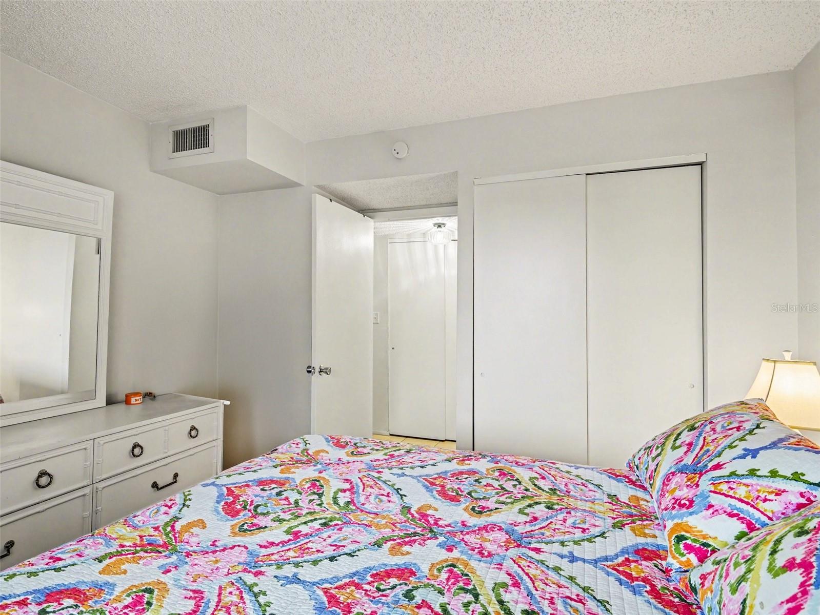 BAYSHORE ON THE LAKE APTS SEC 3 - Residential