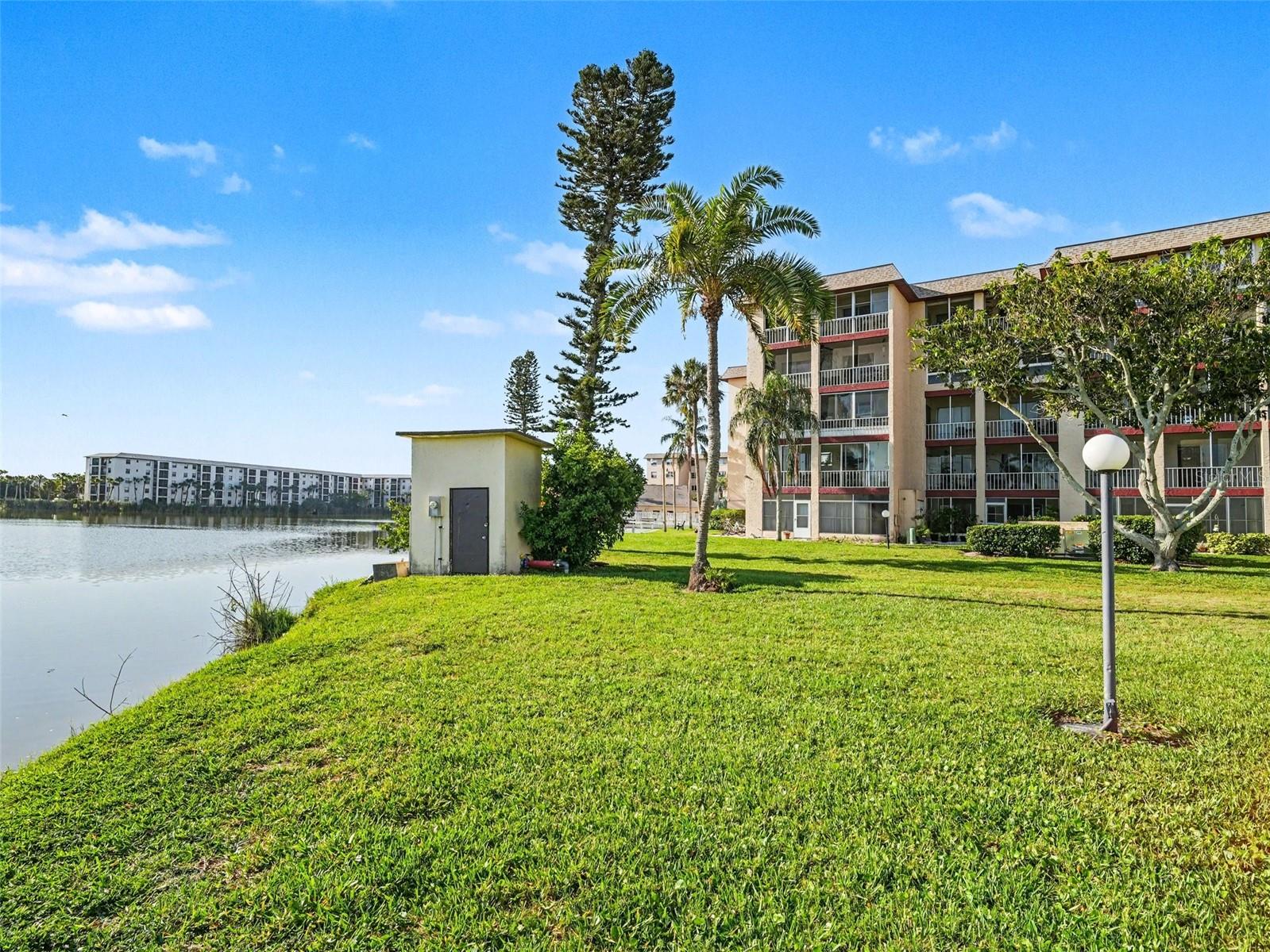 BAYSHORE ON THE LAKE APTS SEC 3 - Residential