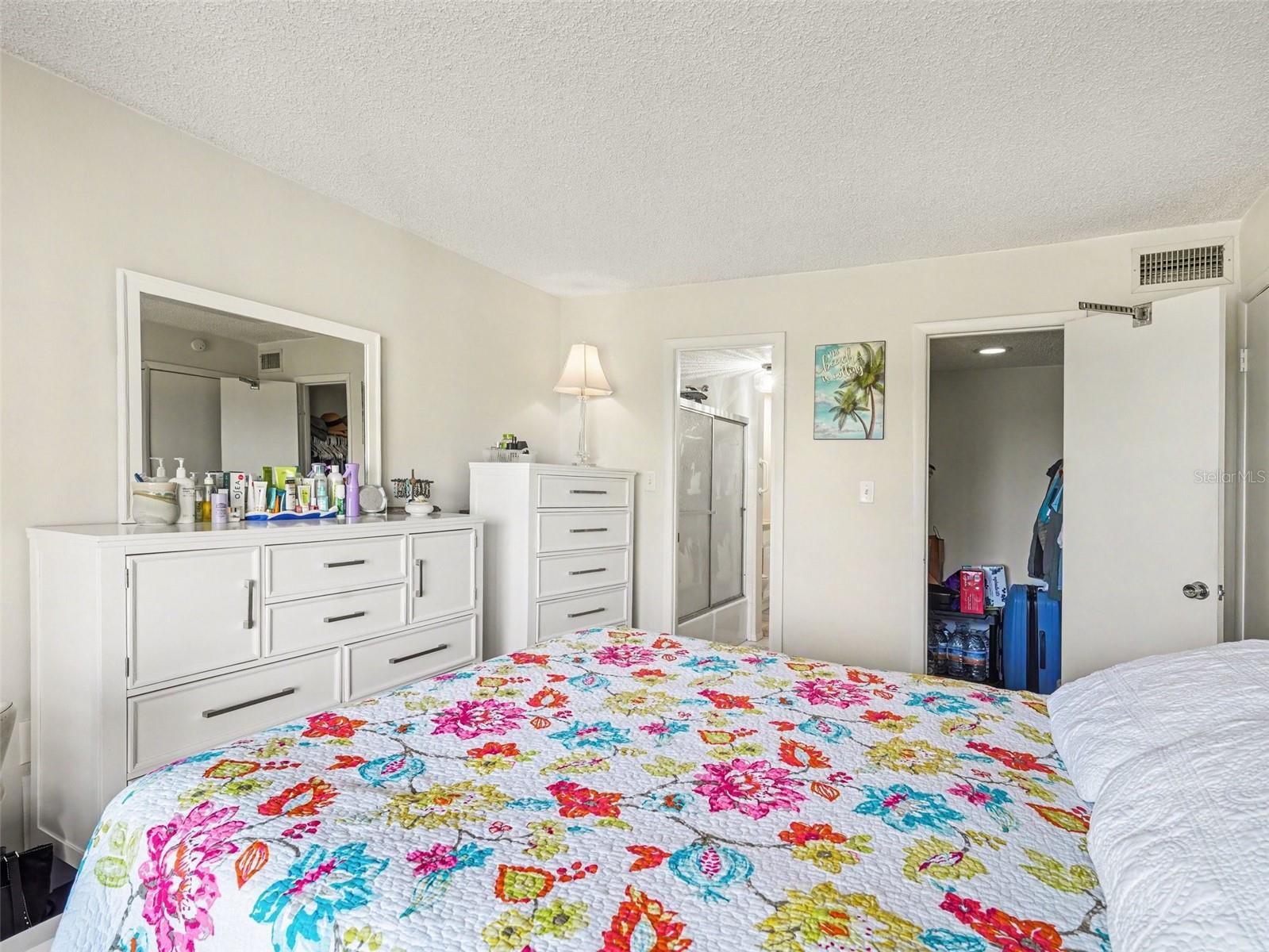 BAYSHORE ON THE LAKE APTS SEC 3 - Residential