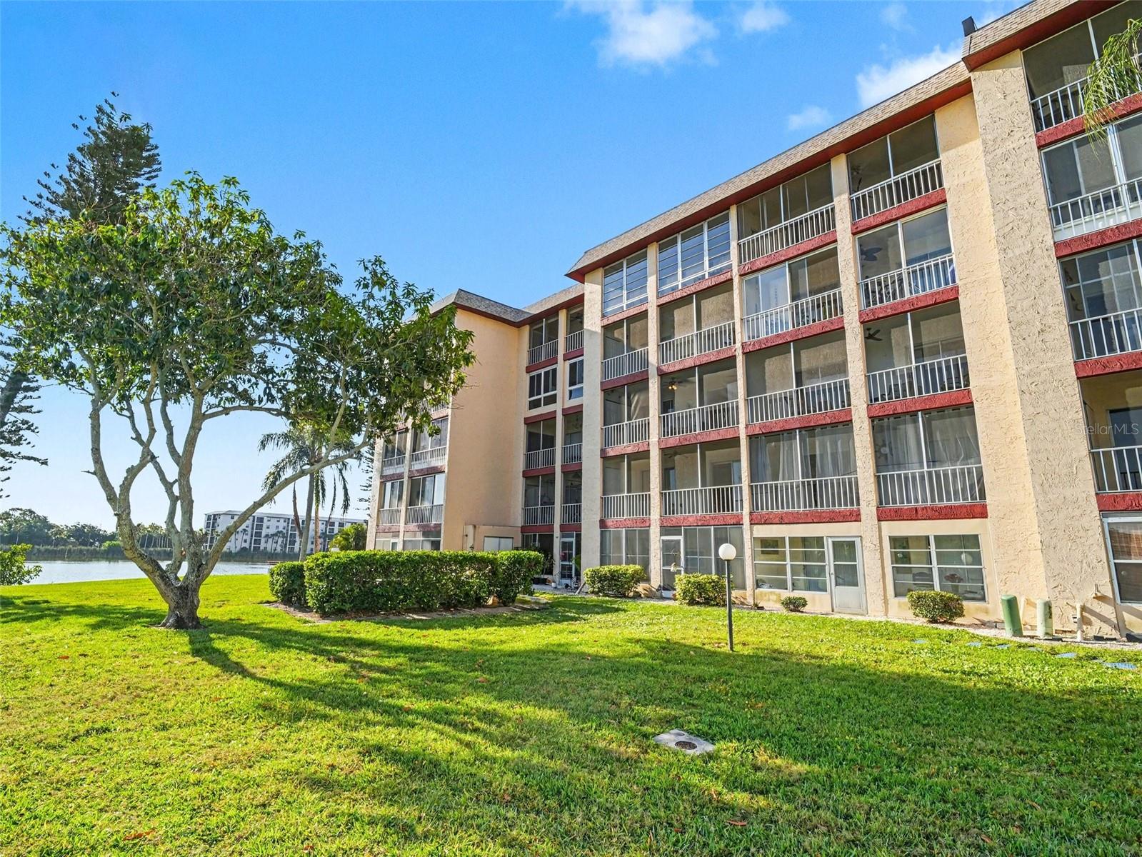 BAYSHORE ON THE LAKE APTS SEC 3 - Residential