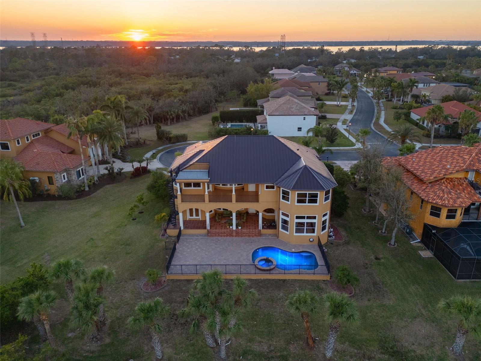 ESTUARY OF MOBBLY BAY - Residential