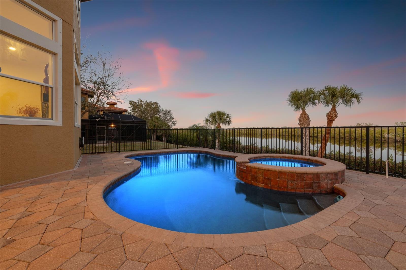 ESTUARY OF MOBBLY BAY - Residential