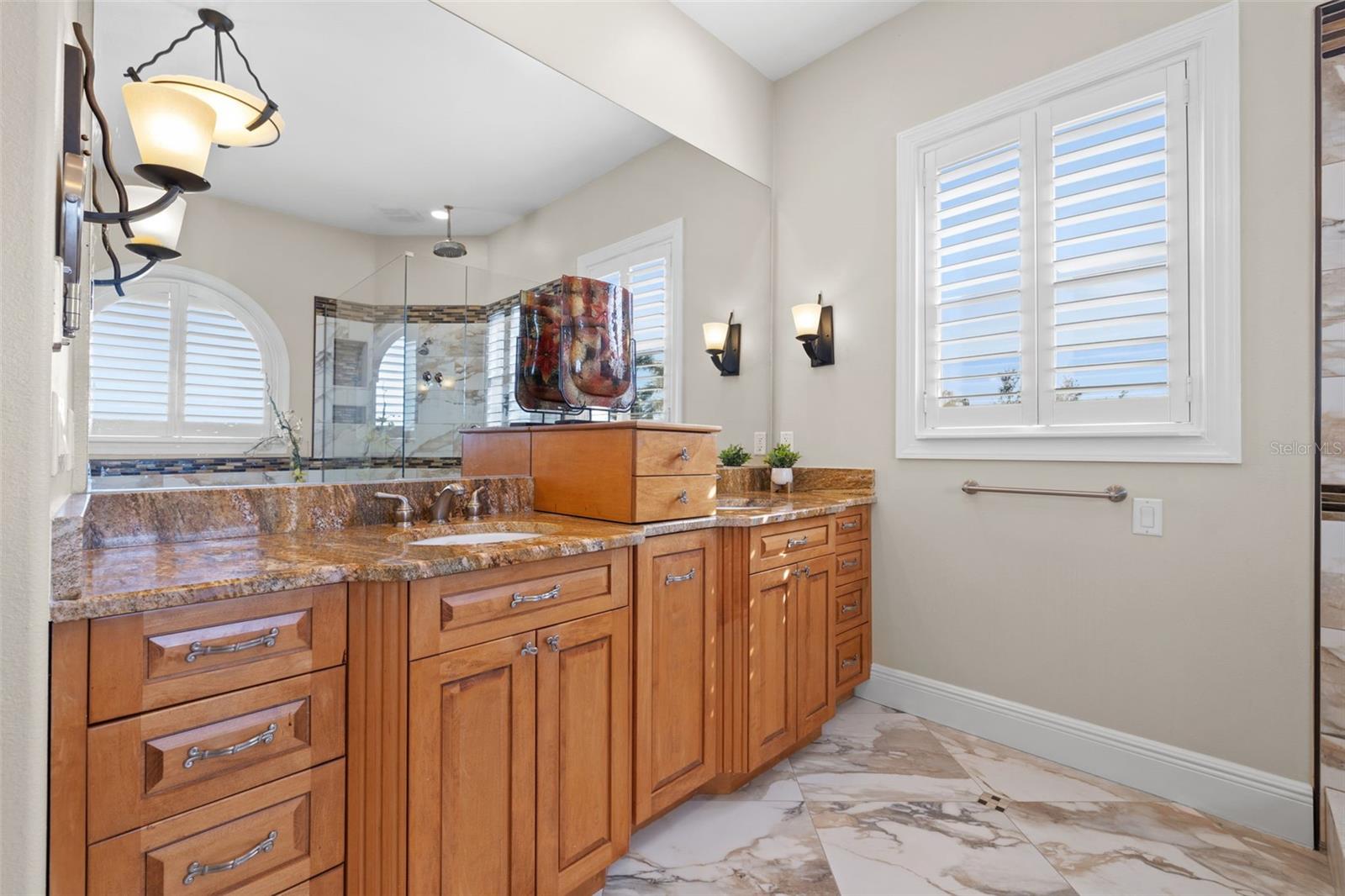 ESTUARY OF MOBBLY BAY - Residential