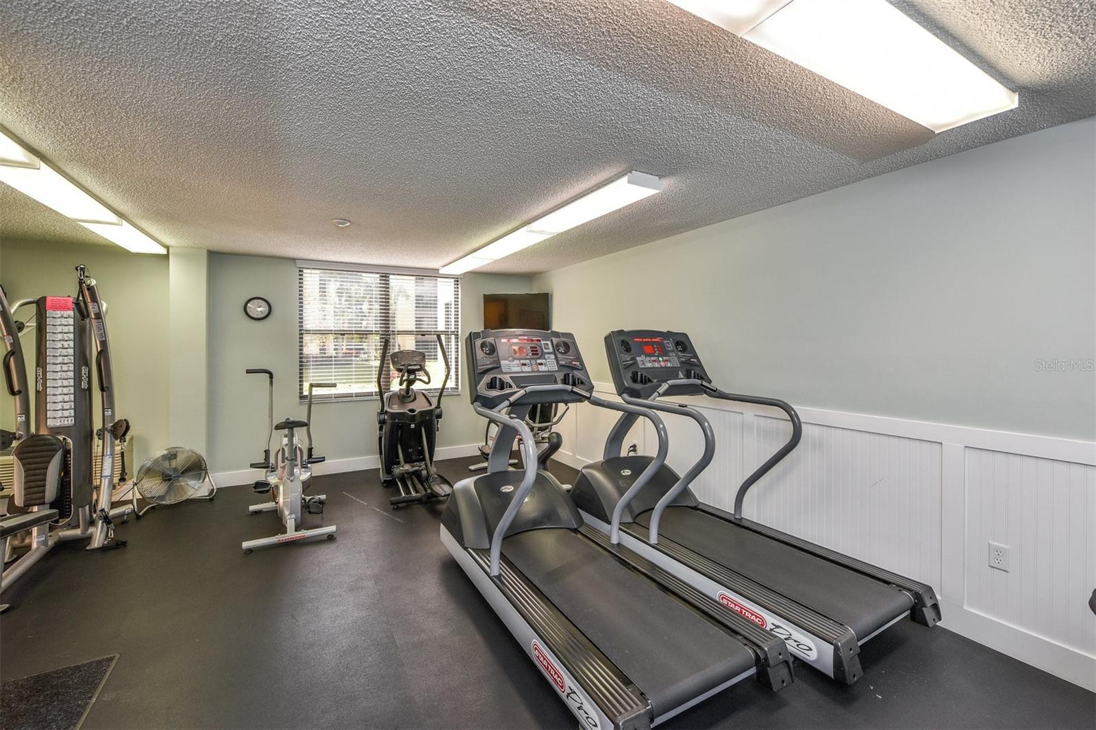 ISLAND REEF I - Residential Lease