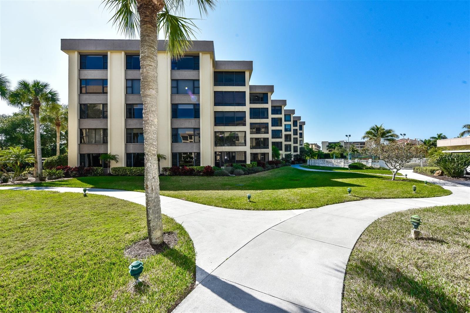 ISLAND REEF I - Residential Lease