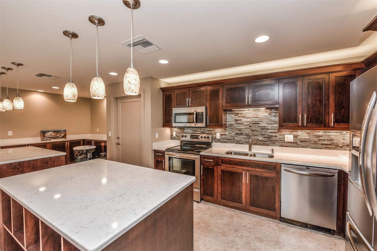 ISLAND REEF I - Residential Lease