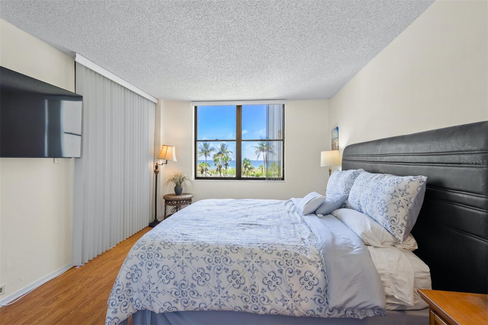 ISLAND REEF I - Residential Lease