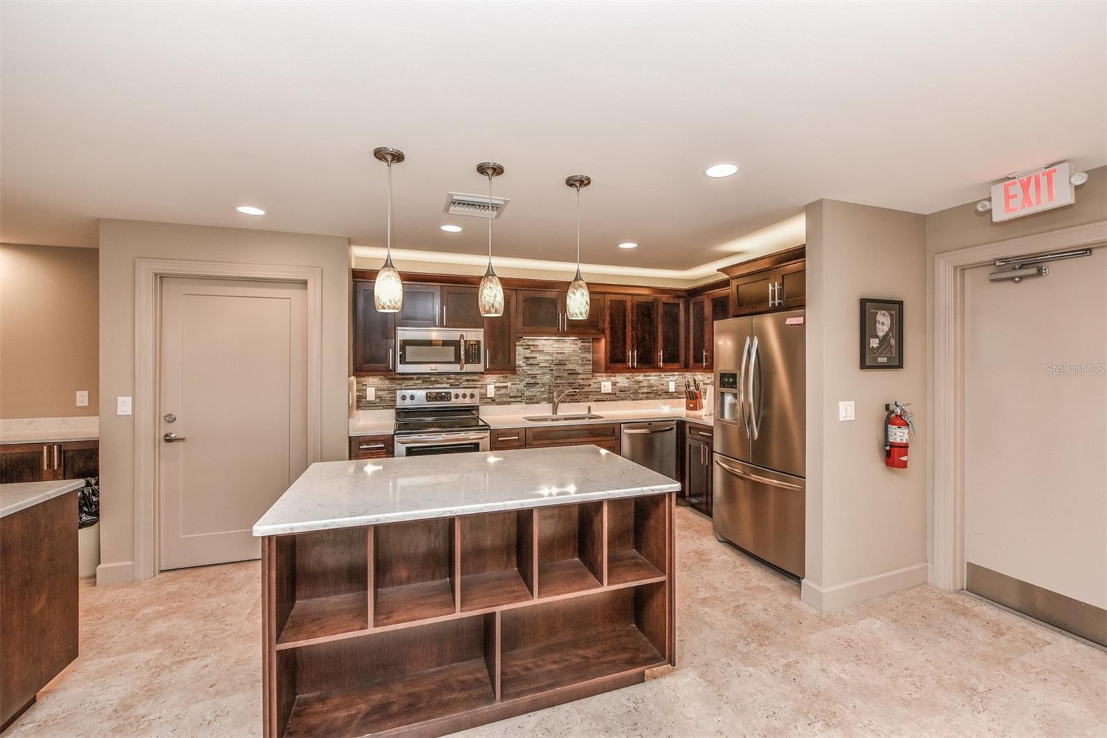 ISLAND REEF I - Residential Lease