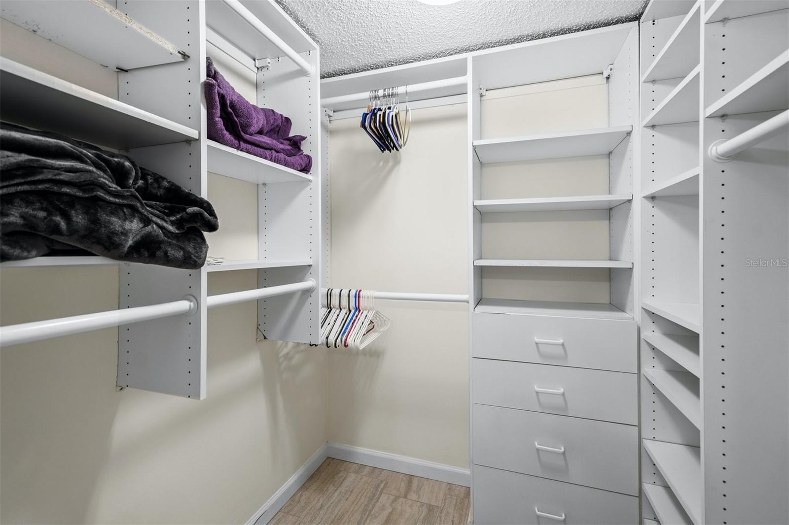 ISLAND REEF I - Residential Lease