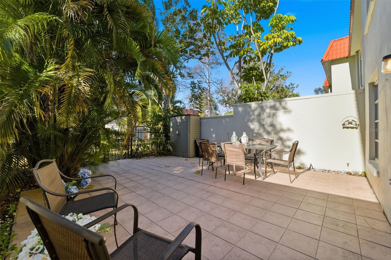 MEDITERRANEAN MANORS - Residential