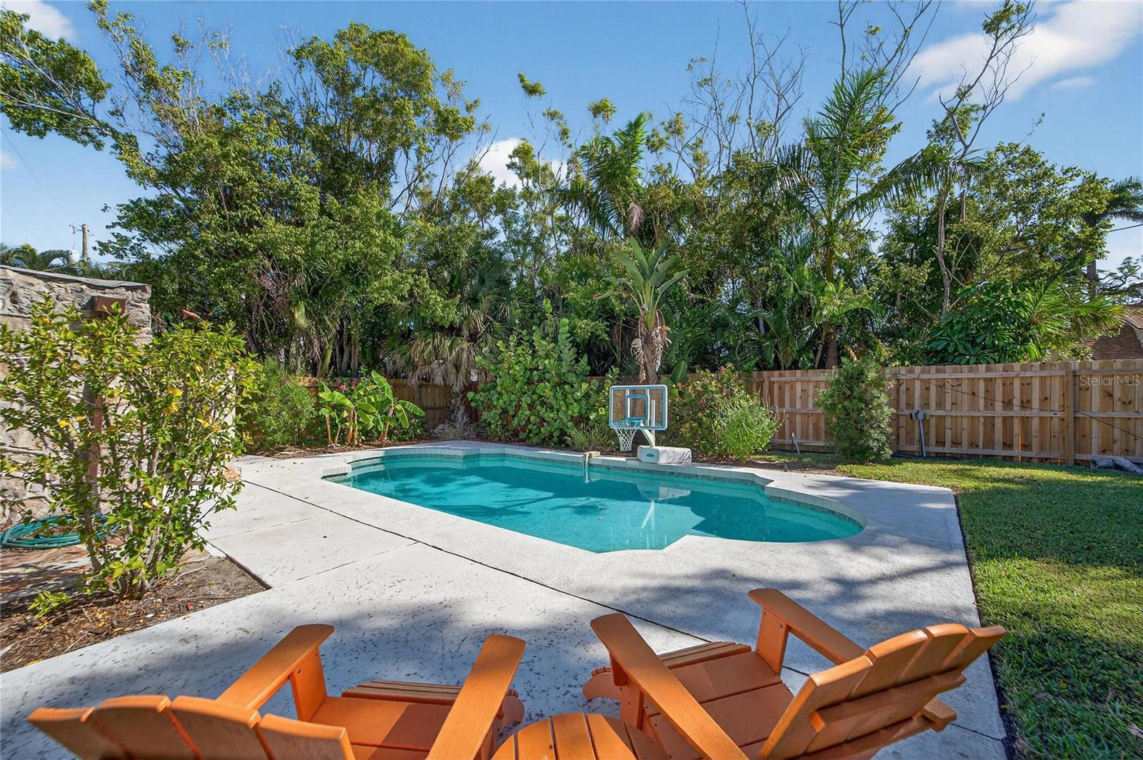 RIVERSIDE COURT - Residential