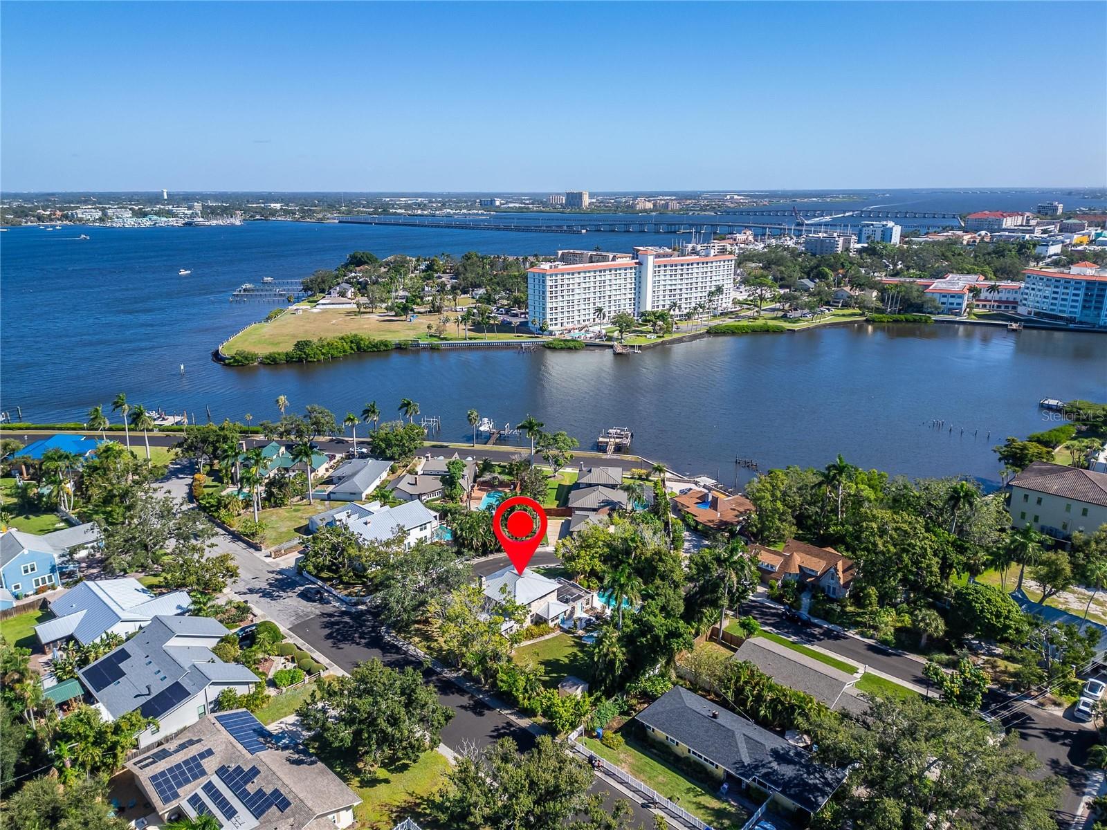 RIVERSIDE COURT - Residential