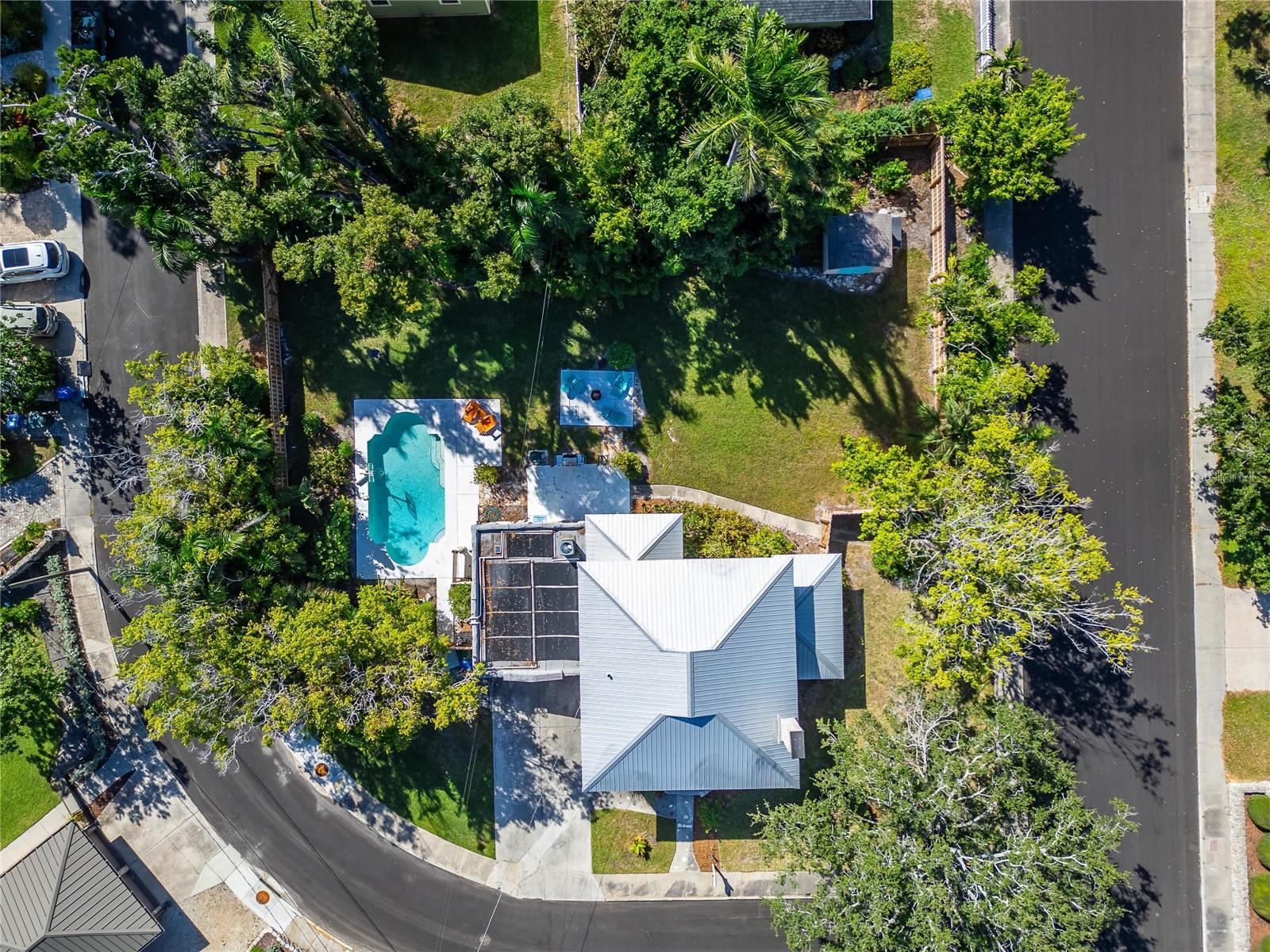 RIVERSIDE COURT - Residential