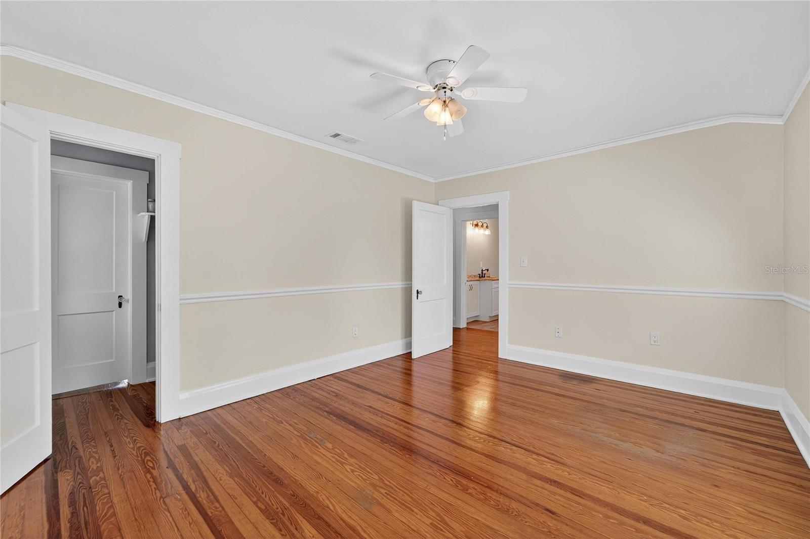 RIVERSIDE COURT - Residential