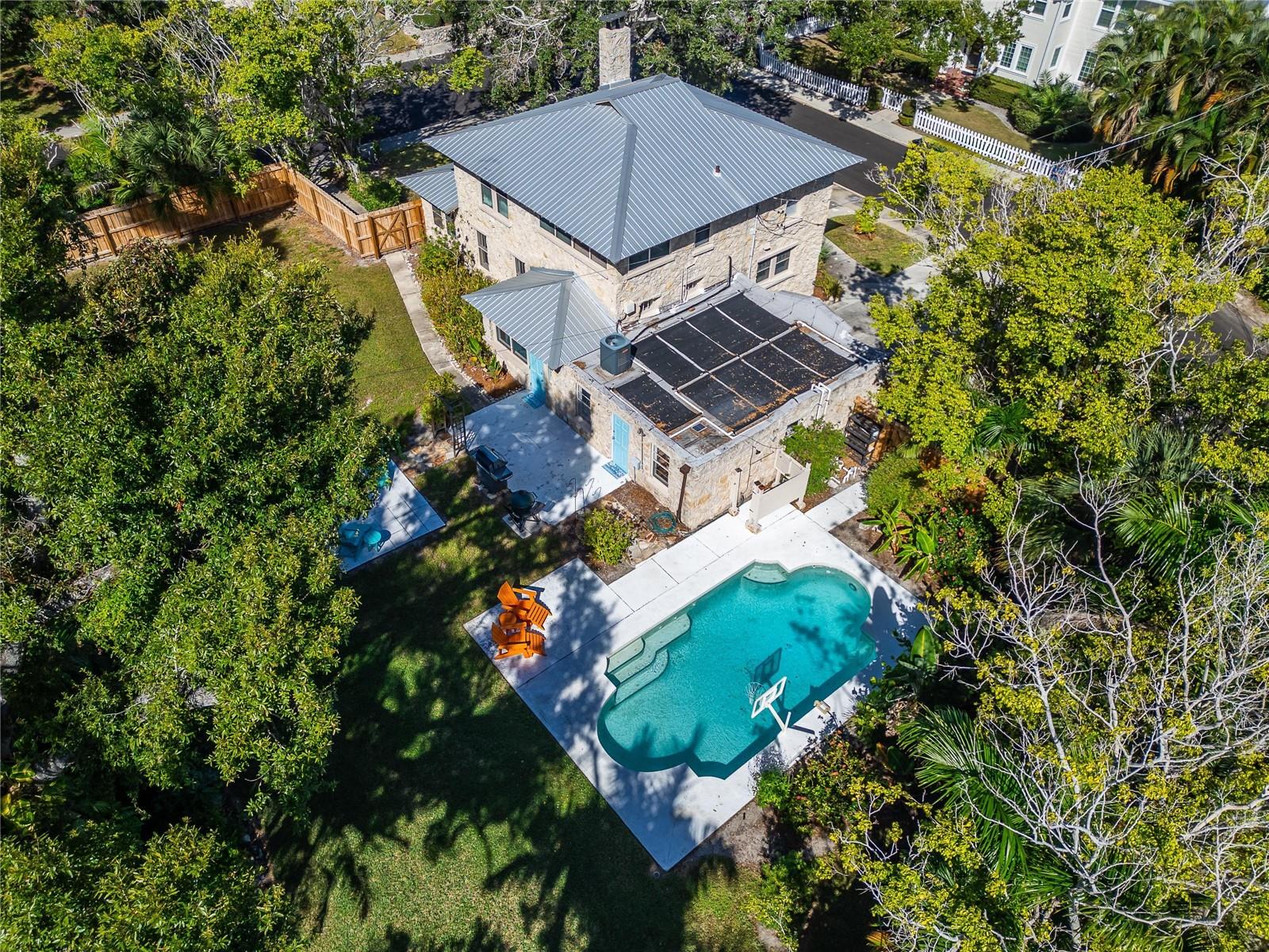 RIVERSIDE COURT - Residential