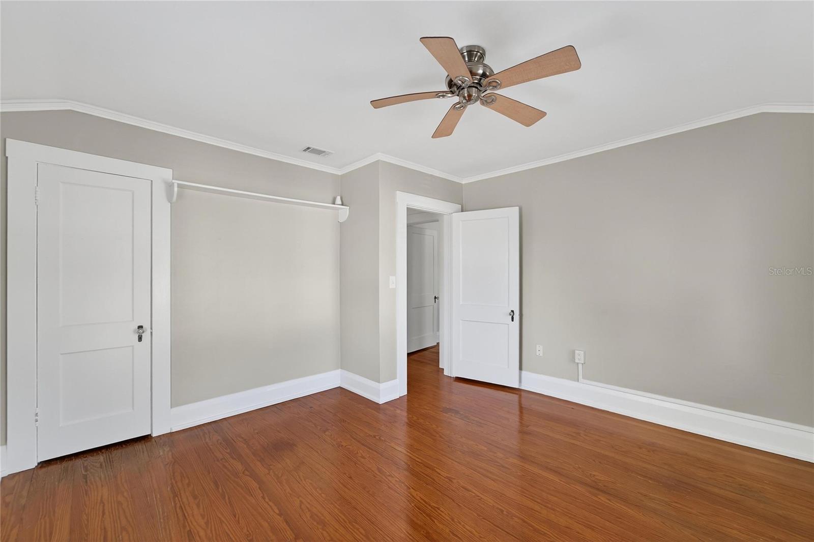 RIVERSIDE COURT - Residential