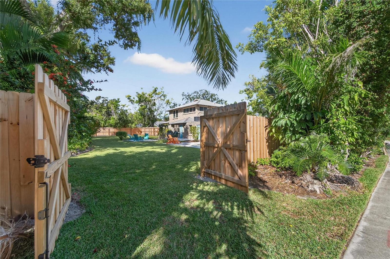 RIVERSIDE COURT - Residential