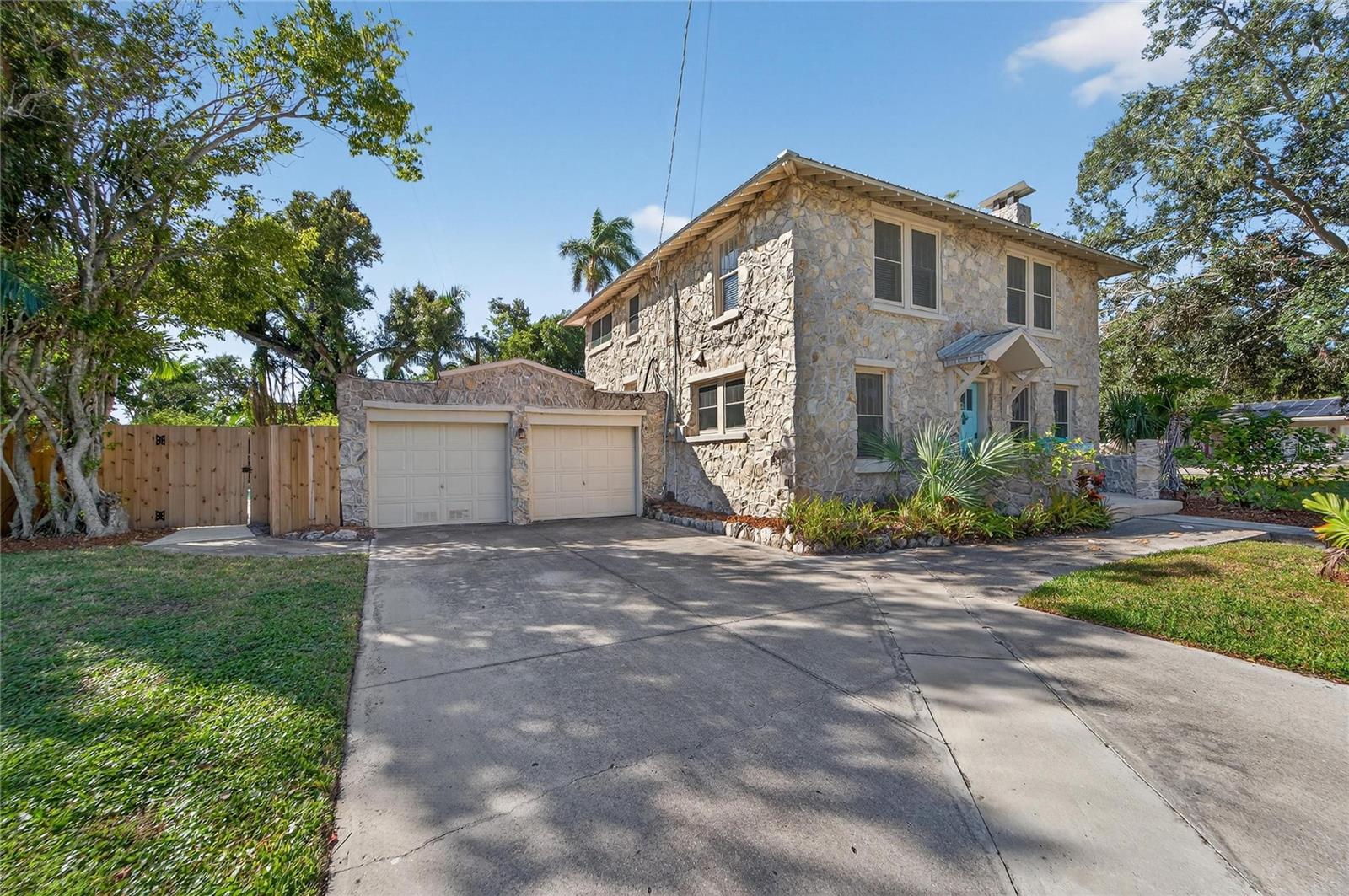 RIVERSIDE COURT - Residential