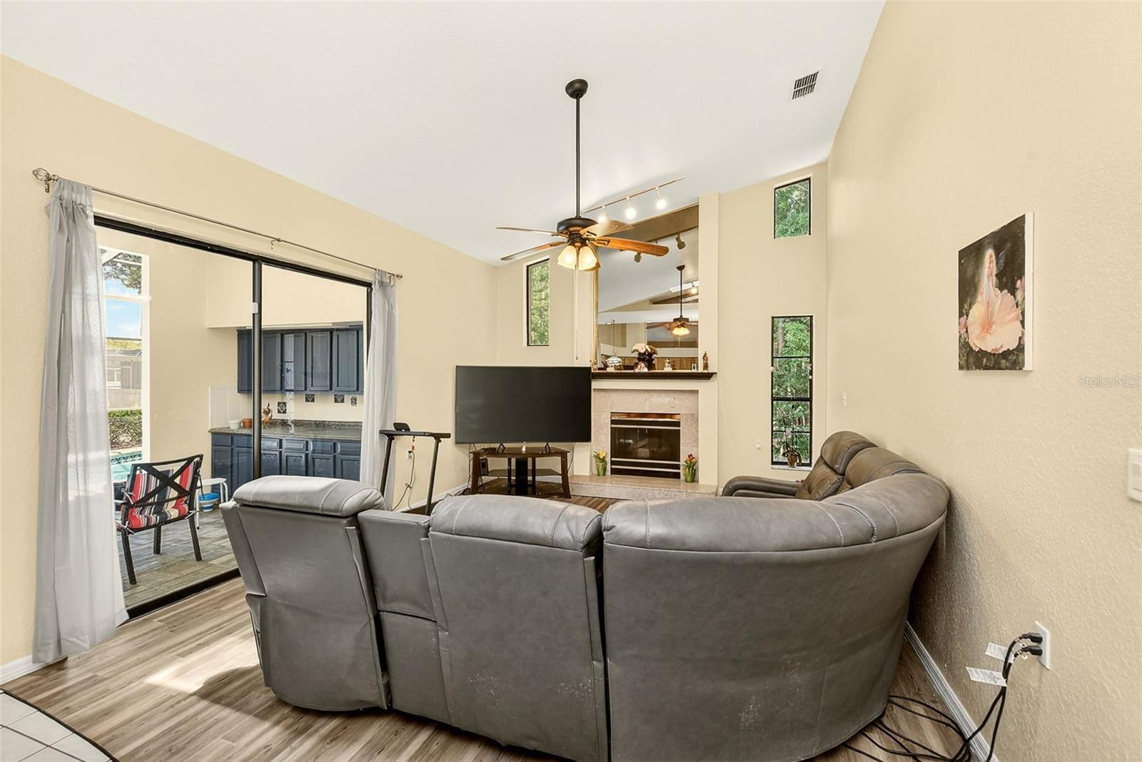 HUNTERS RIDGE - Residential