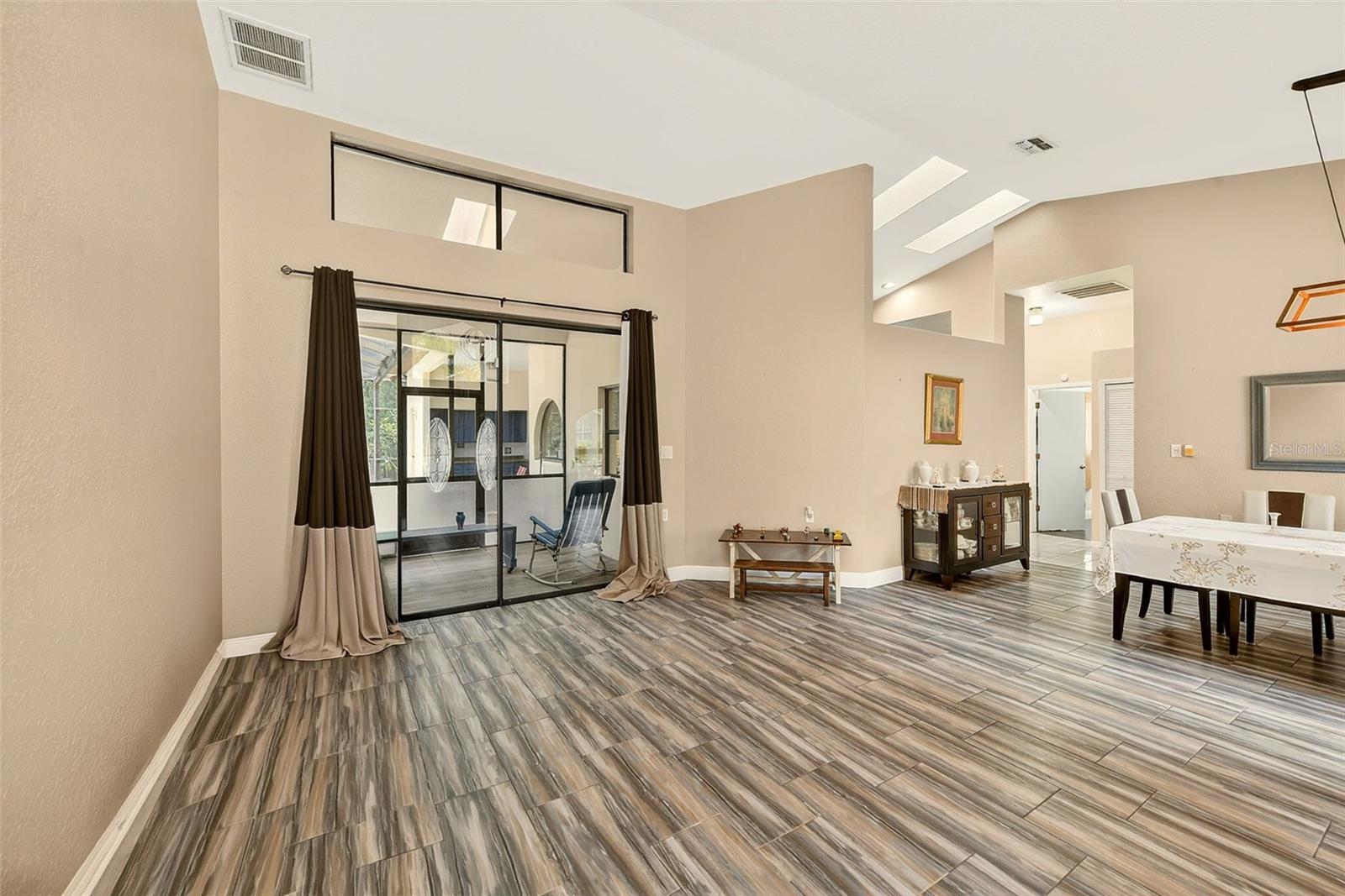 HUNTERS RIDGE - Residential