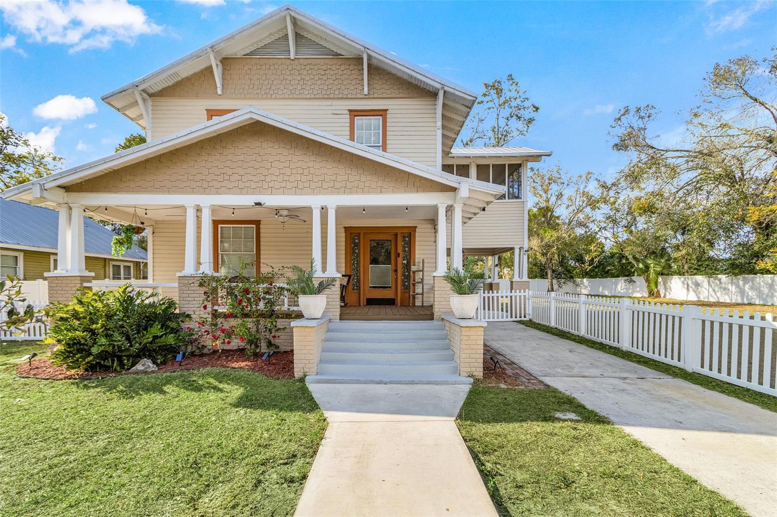 DAUGHTREYS ADD TO ARCADIA - Residential