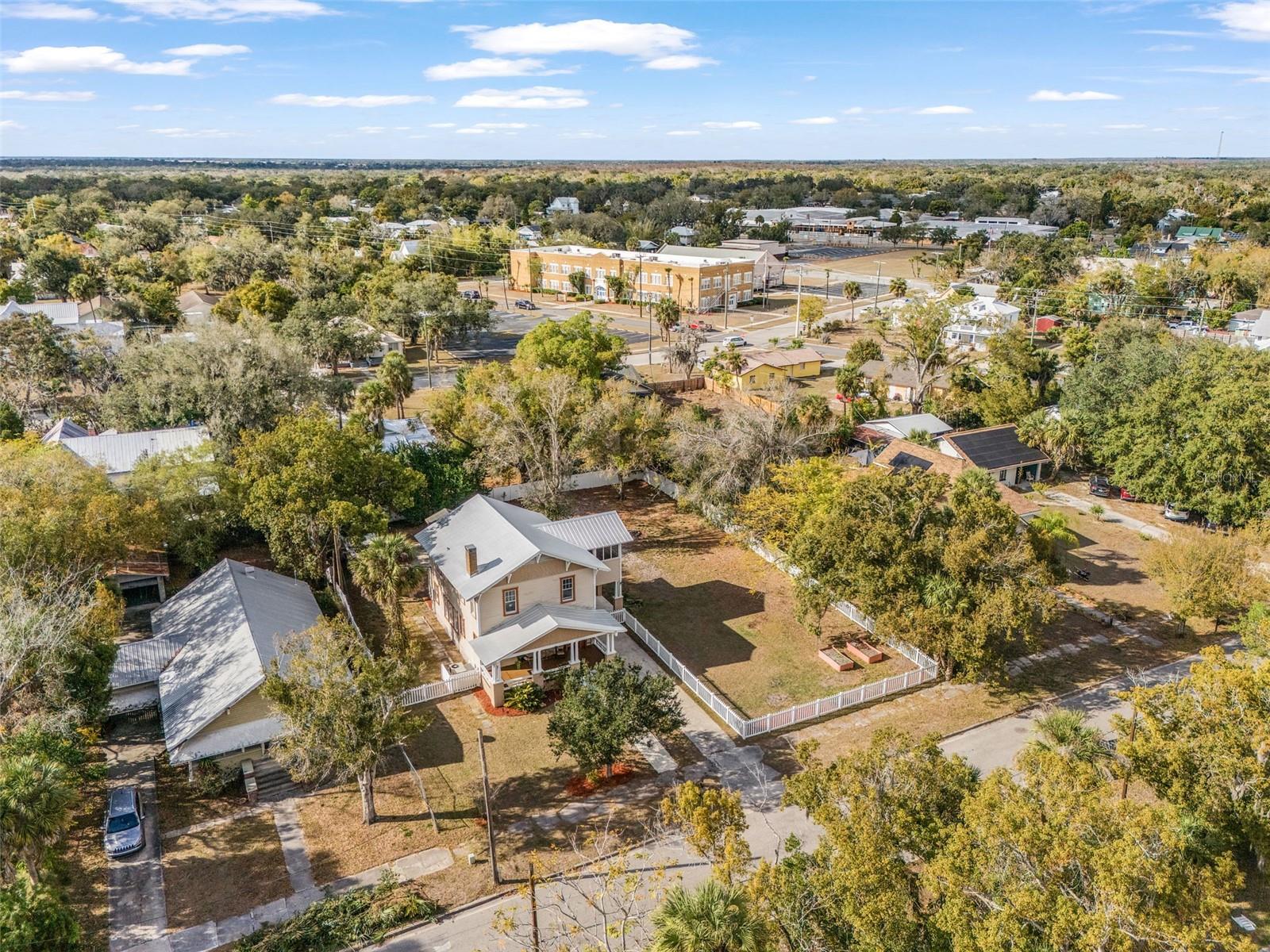 DAUGHTREYS ADD TO ARCADIA - Residential