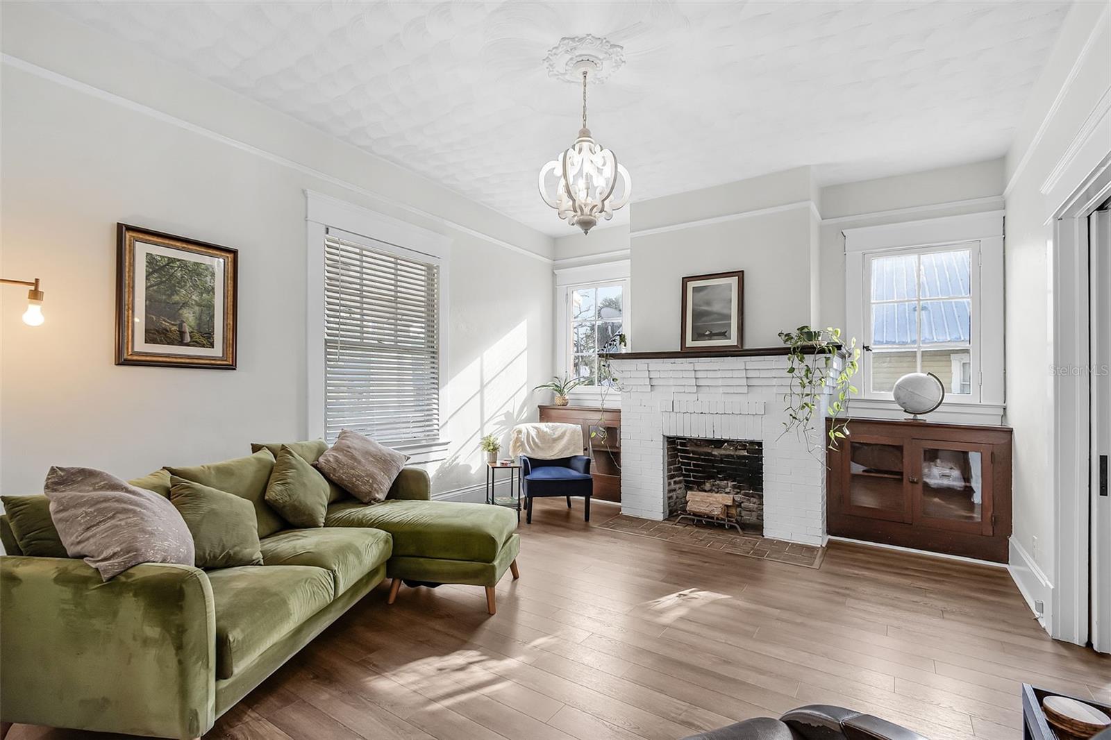 DAUGHTREYS ADD TO ARCADIA - Residential