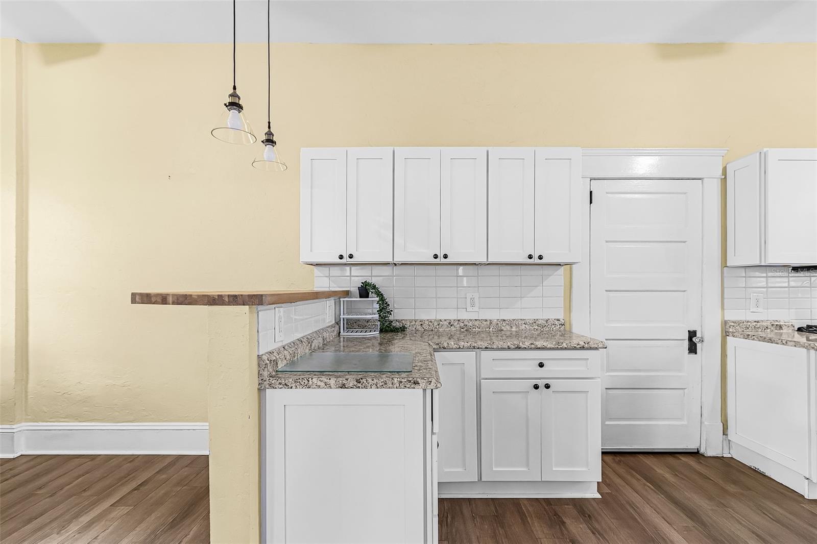 DAUGHTREYS ADD TO ARCADIA - Residential