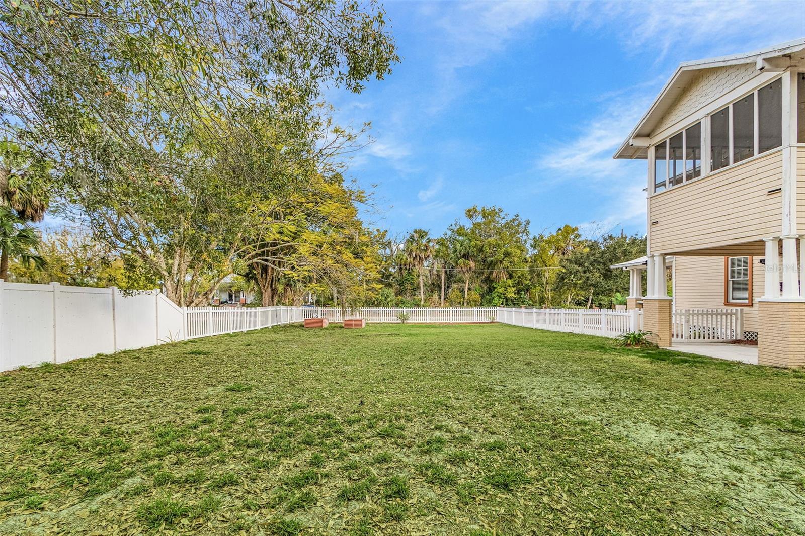 DAUGHTREYS ADD TO ARCADIA - Residential