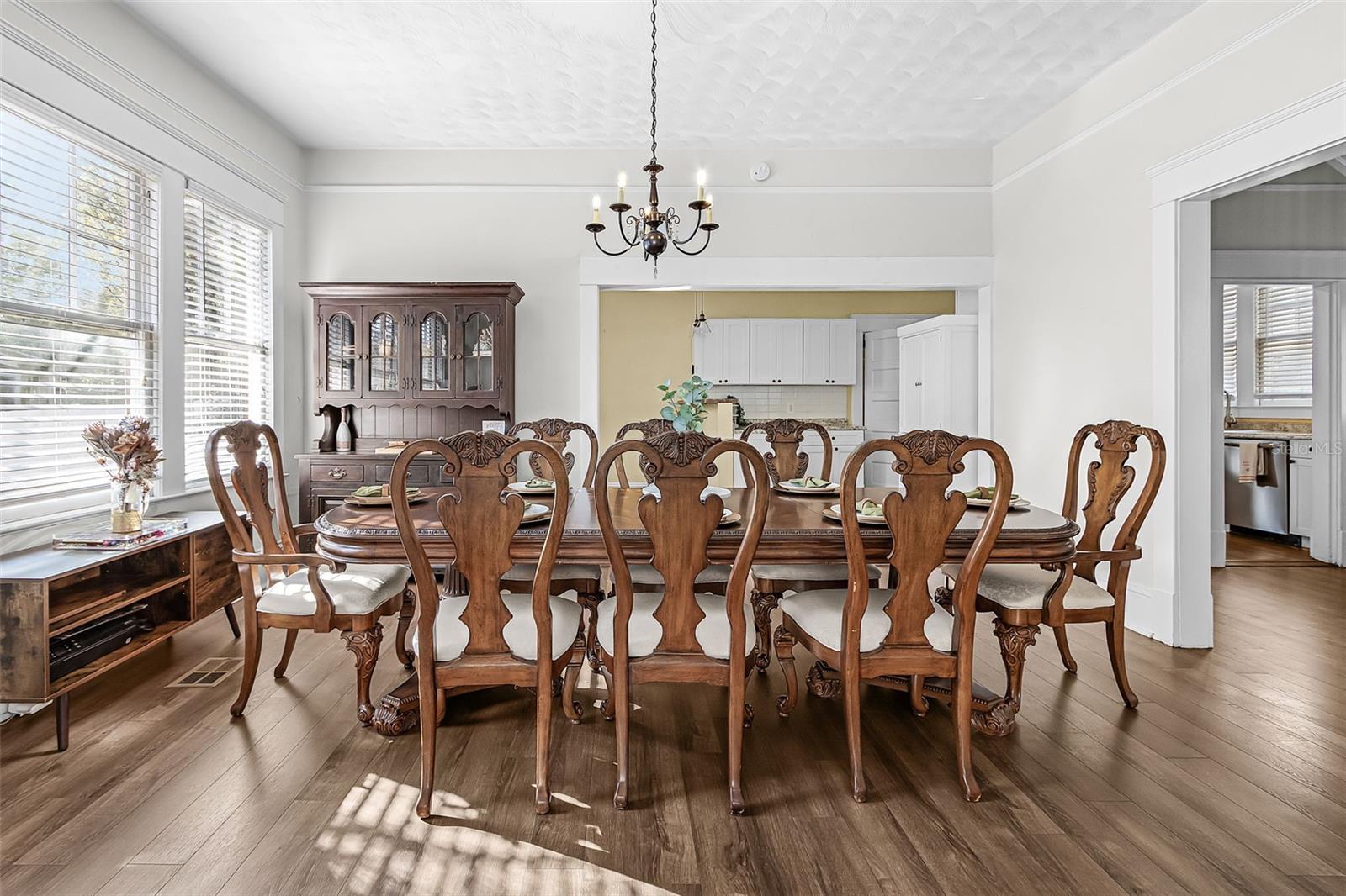 DAUGHTREYS ADD TO ARCADIA - Residential