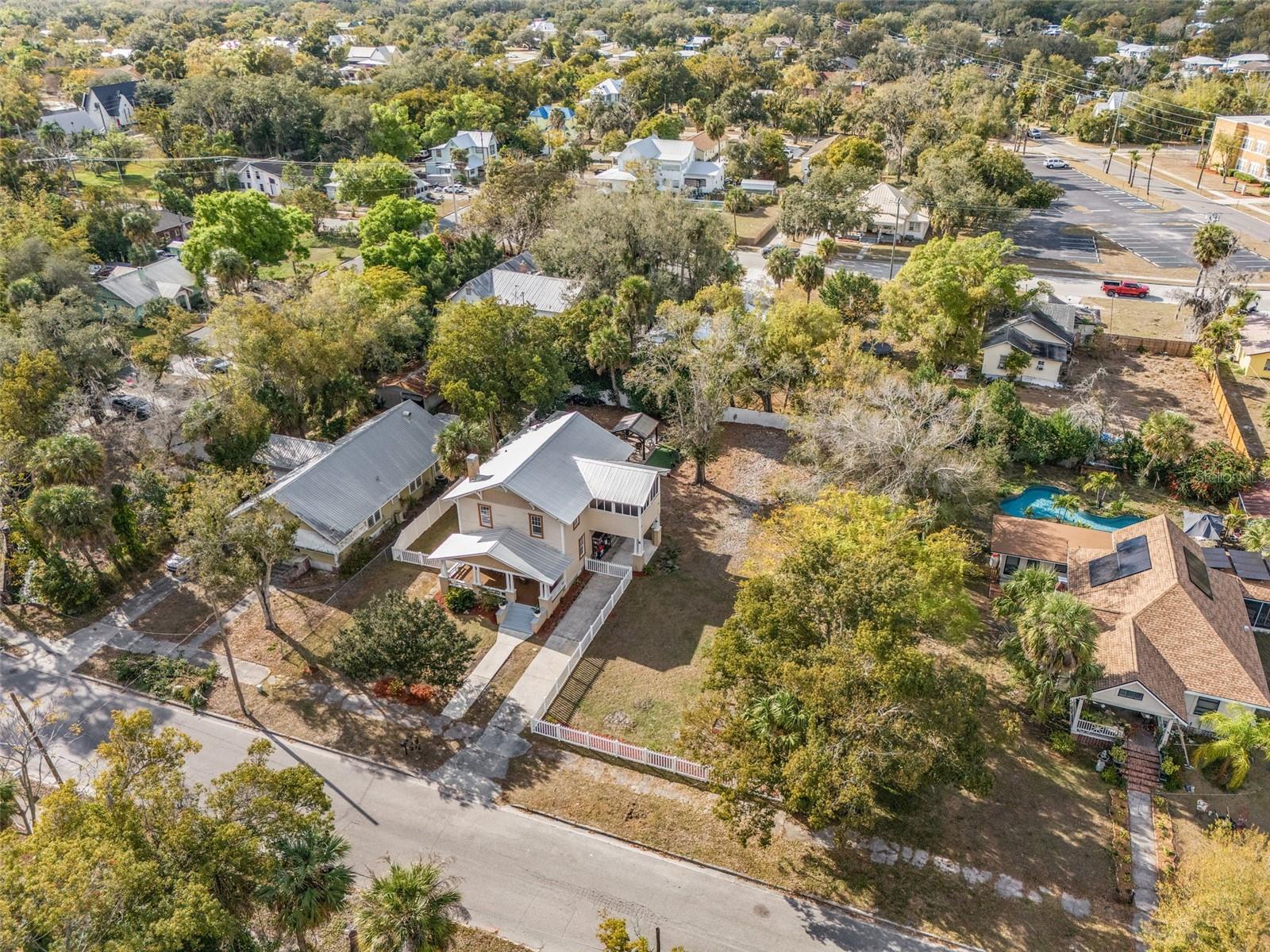 DAUGHTREYS ADD TO ARCADIA - Residential