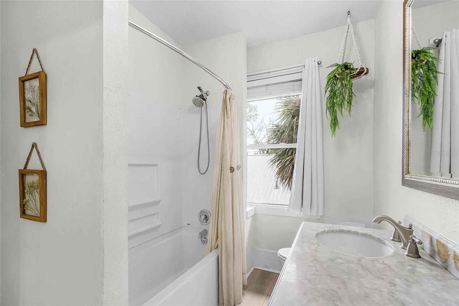 DAUGHTREYS ADD TO ARCADIA - Residential