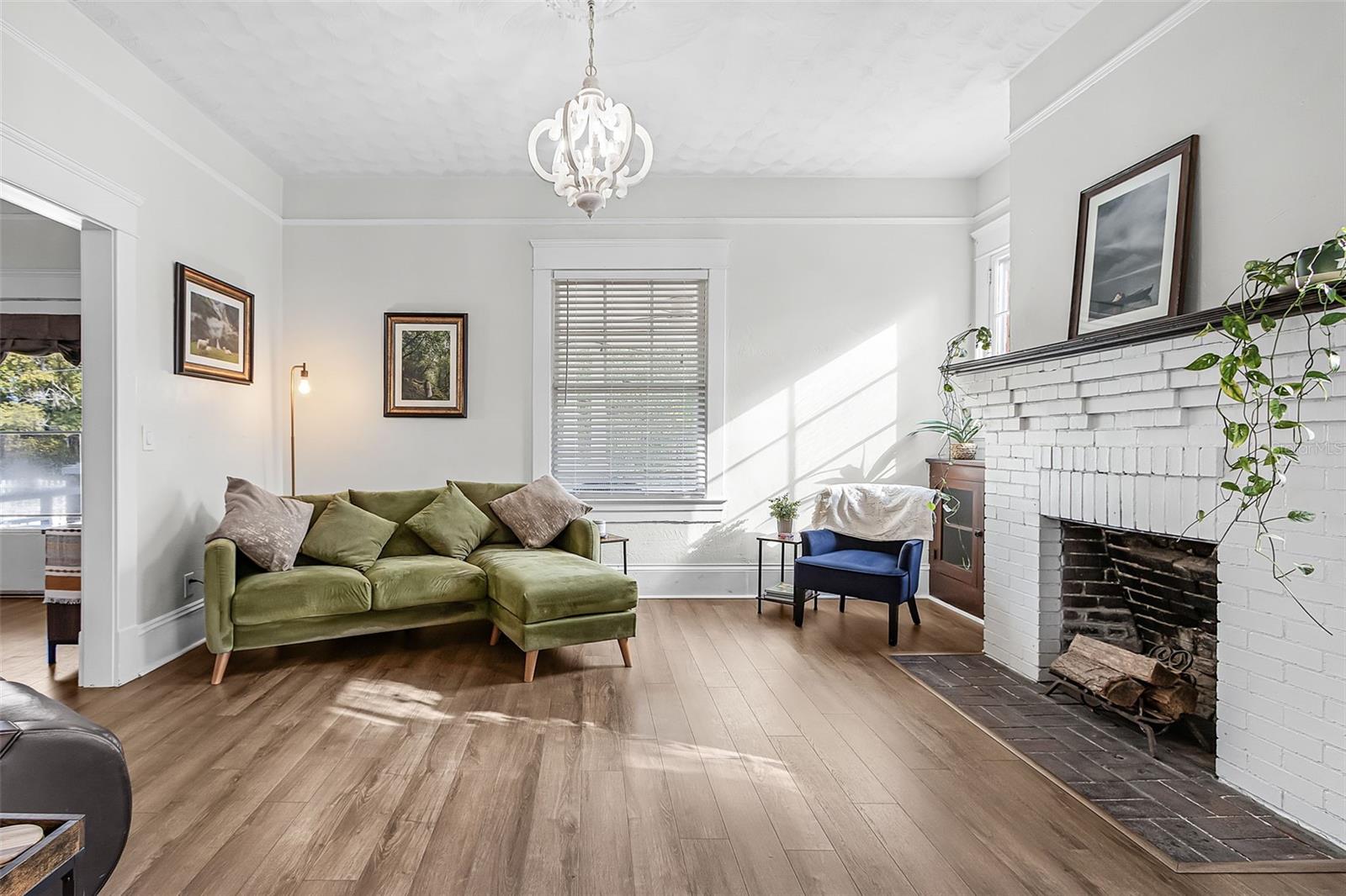 DAUGHTREYS ADD TO ARCADIA - Residential