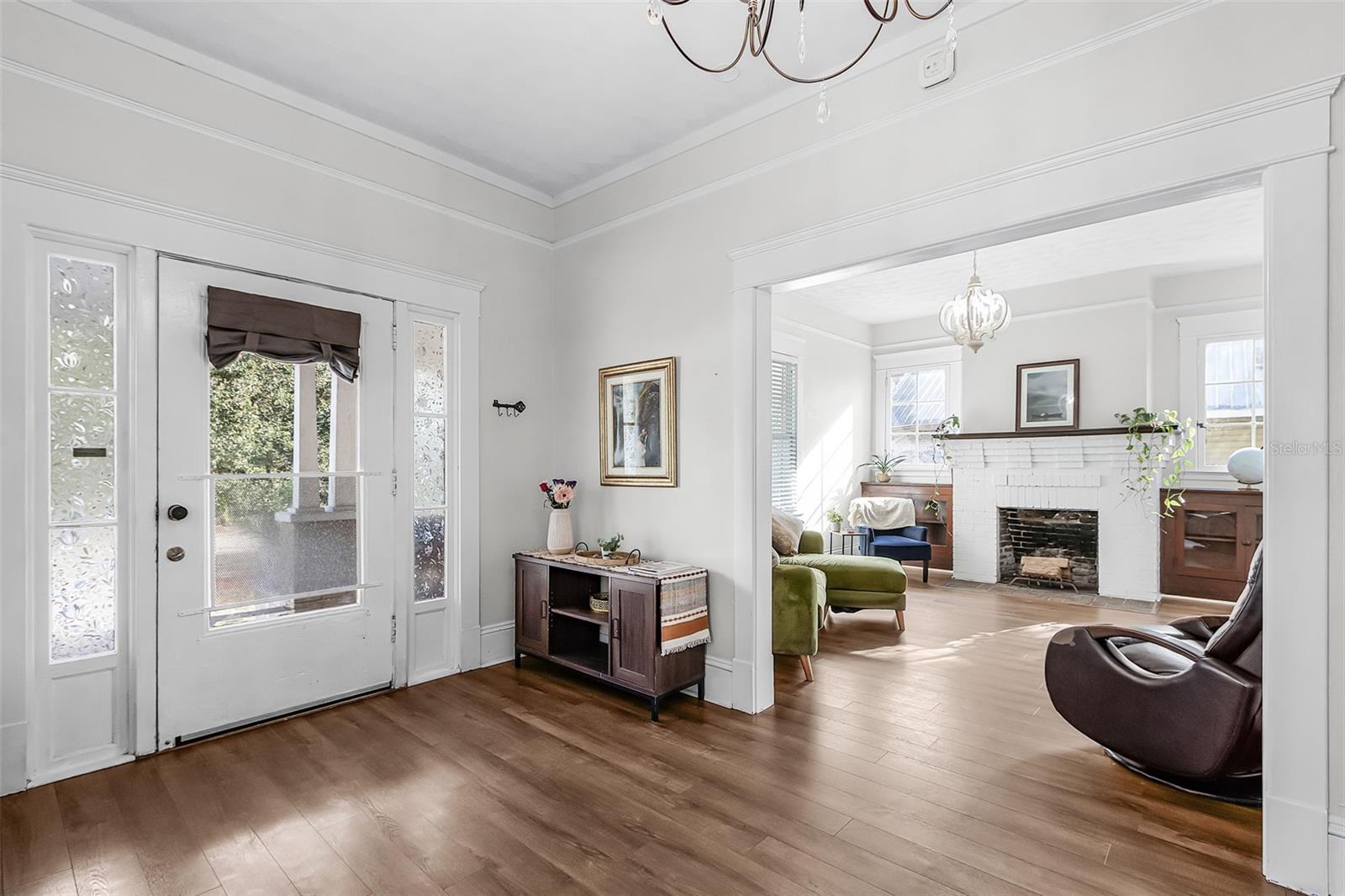 DAUGHTREYS ADD TO ARCADIA - Residential