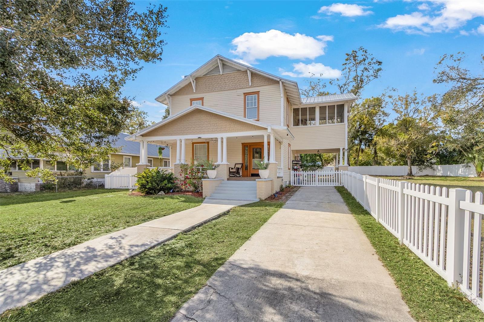 DAUGHTREYS ADD TO ARCADIA - Residential