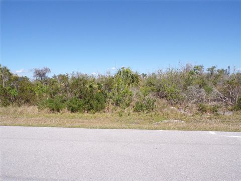 Photo of 15547 Mccomb Circle, Port Charlotte, FL 33981 (MLS # C7505074) Photo of 15547 Mccomb Circle, Port Charlotte, FL 33981 (MLS # C7505074)