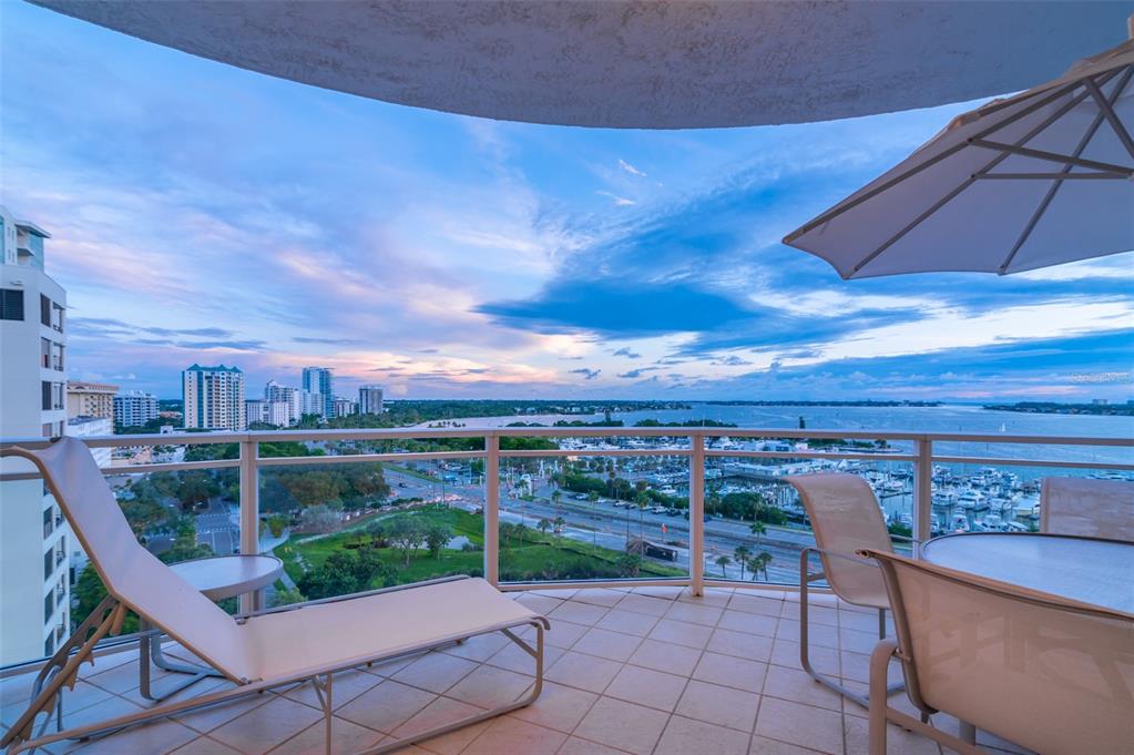 MARINA TOWER - Residential