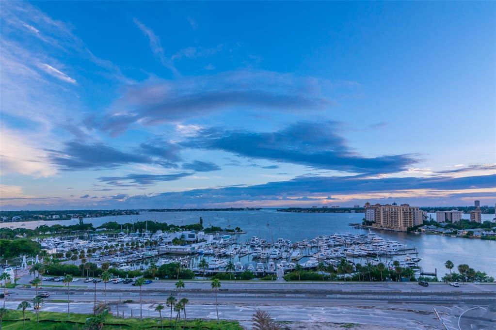 MARINA TOWER - Residential