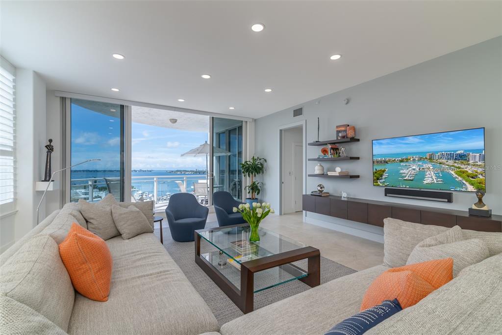 MARINA TOWER - Residential